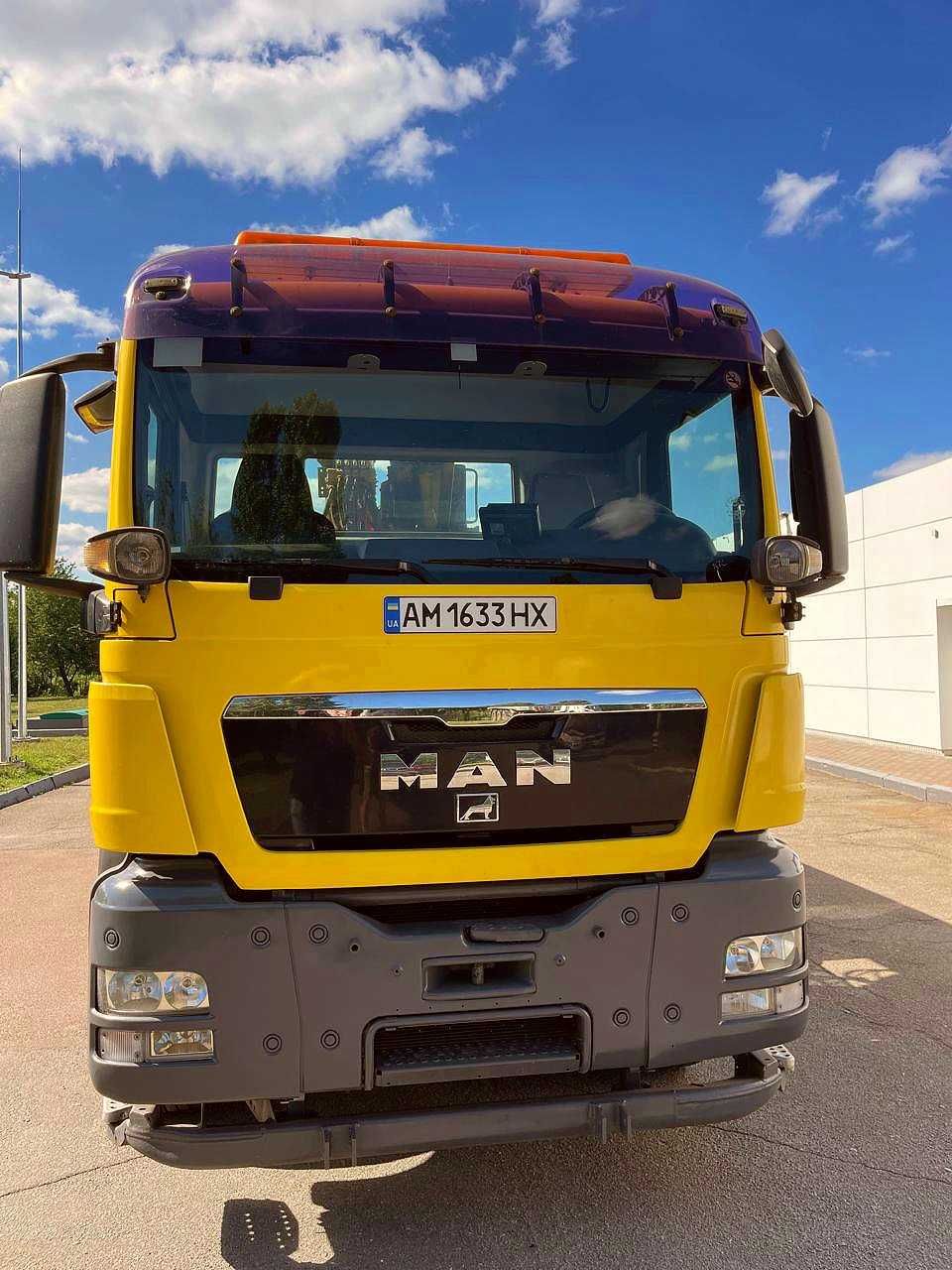 Самоскид MAN TGS 32.360 2010 року з краном маніпулятором