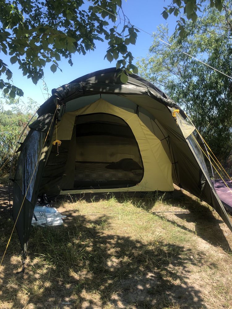 Палатка Terra Incognita Camp 4 как новая (цена новой около 10тыс.)
