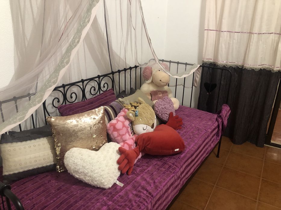 Colchao 200x90cm,cama, roupa de cama, cortinados e decorcacao