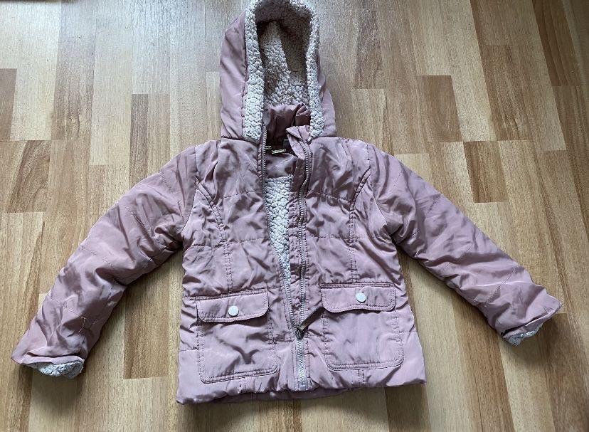 Курточка куртка осіння на дівчинку 4-5 років 104-110 зріст даром