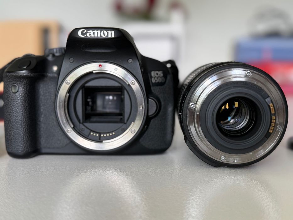 Aparat Canon EOS 650D kit korpus + obiektyw EF-S 18-135 IS STM