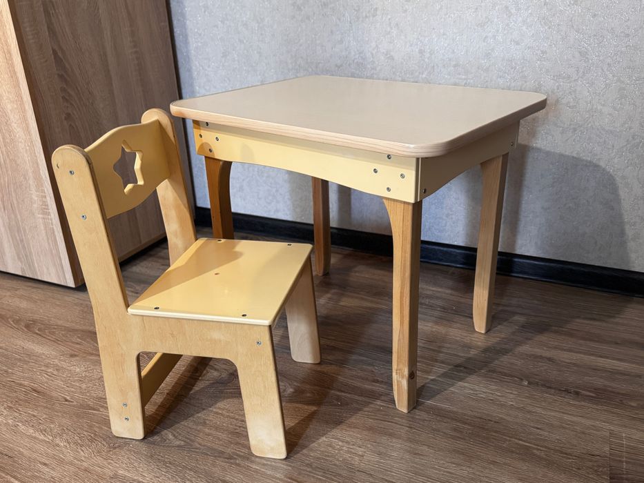 Дитячий столик «Зірочка» з ящиком та стільчиком
