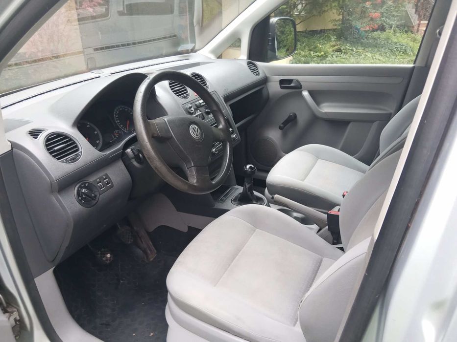 sprzedam samochód  vw Caddy 1,9 tdi 55kw  2010