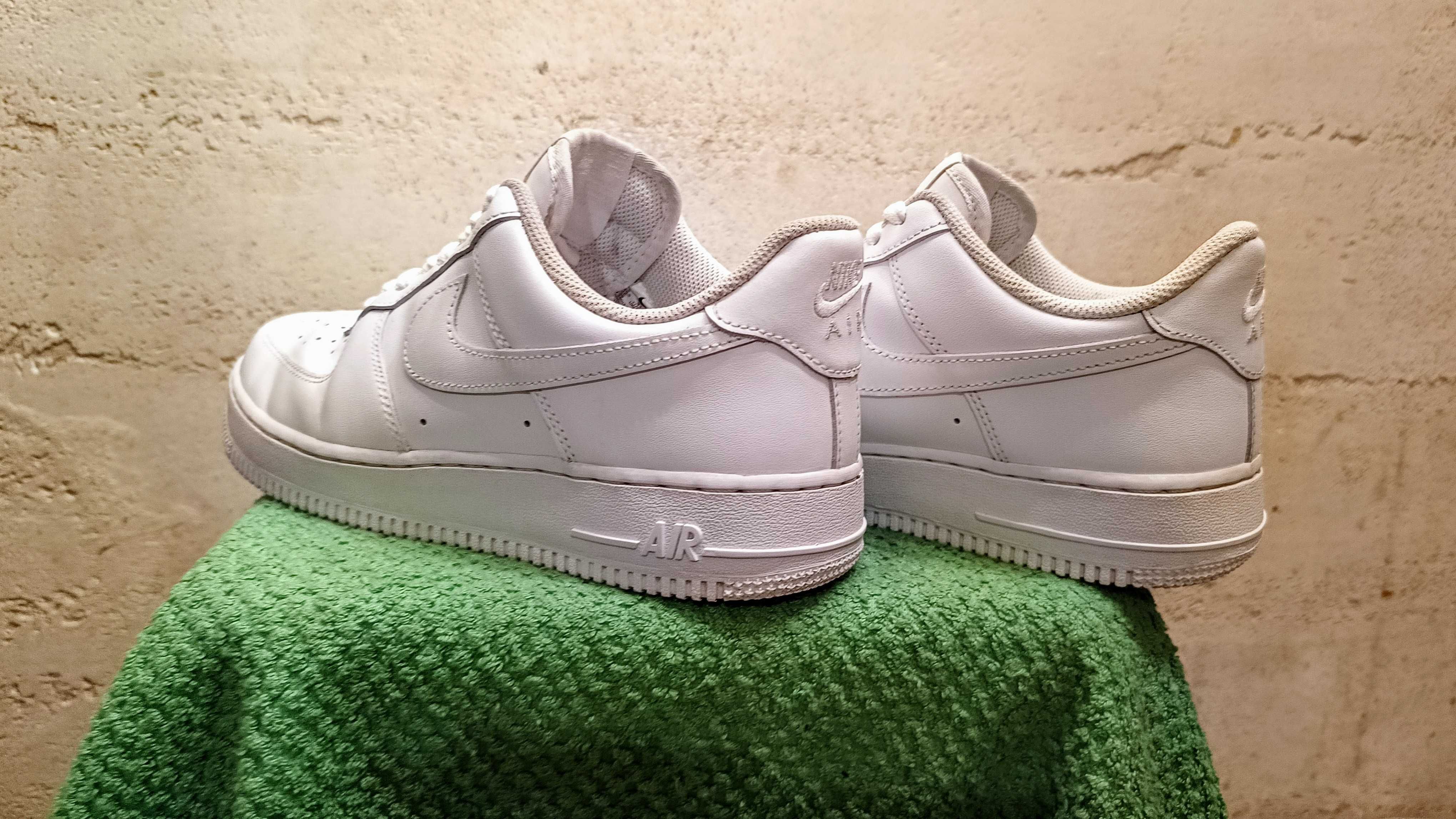 NIKE AIR FORCE 1 '07 skóra białe stan bardzo dobry