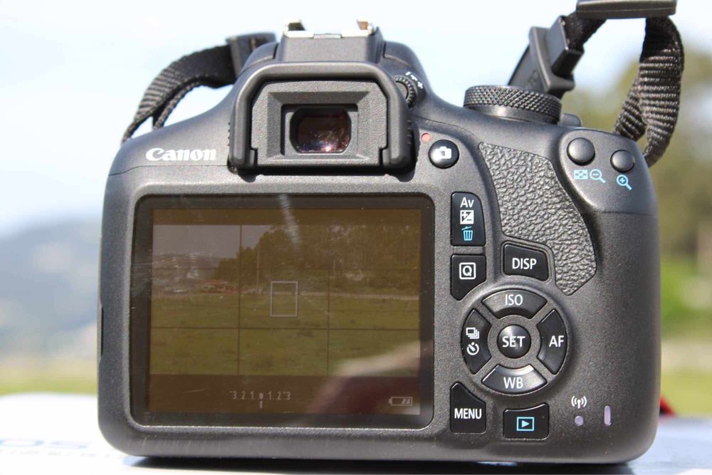 Camara Canon 2000D