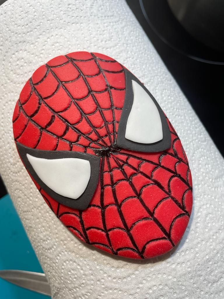 Maska Spiderman z masy cukrowej ozdoby na tort