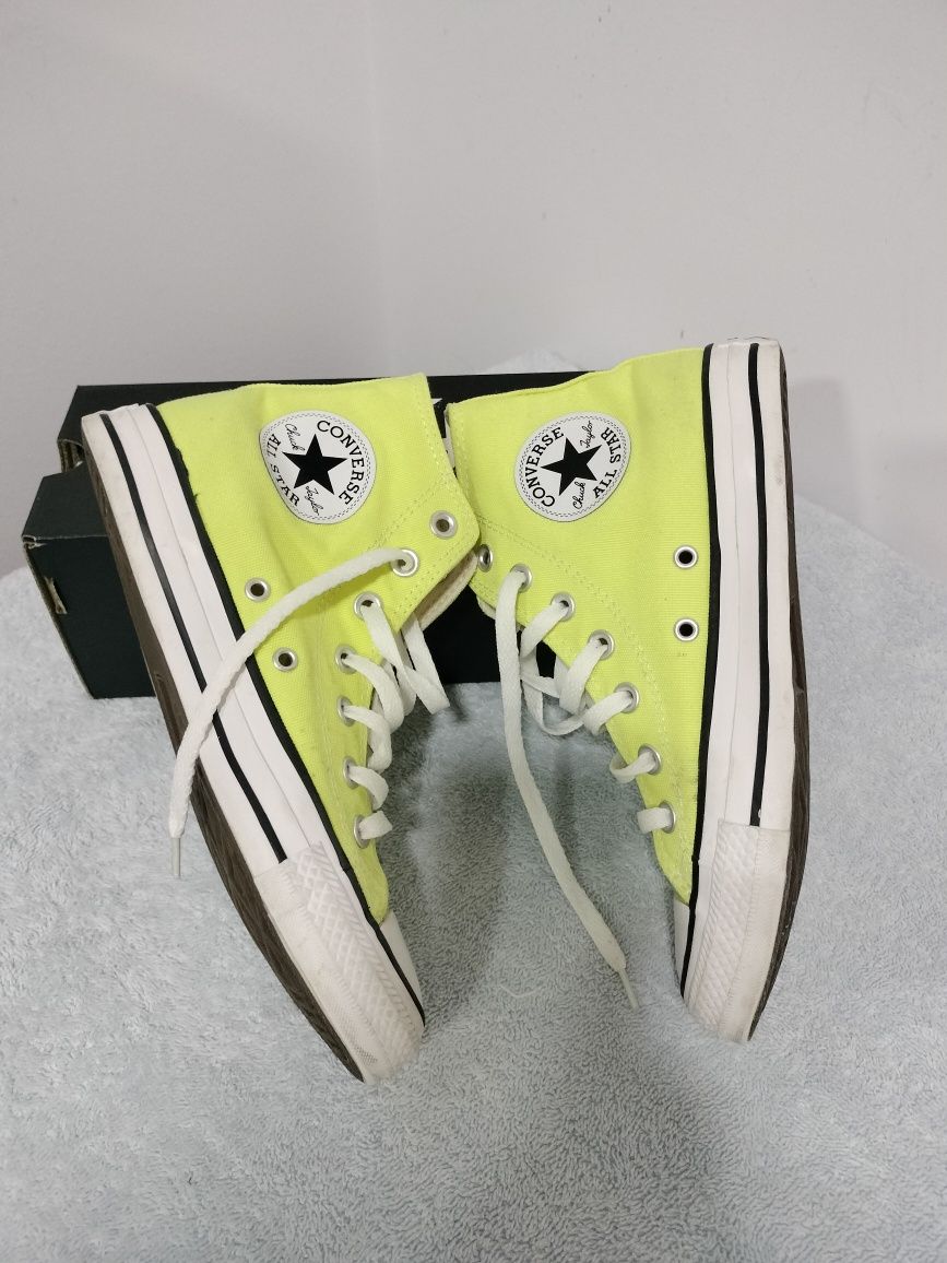 Vende se tênis converse All Star amarelos