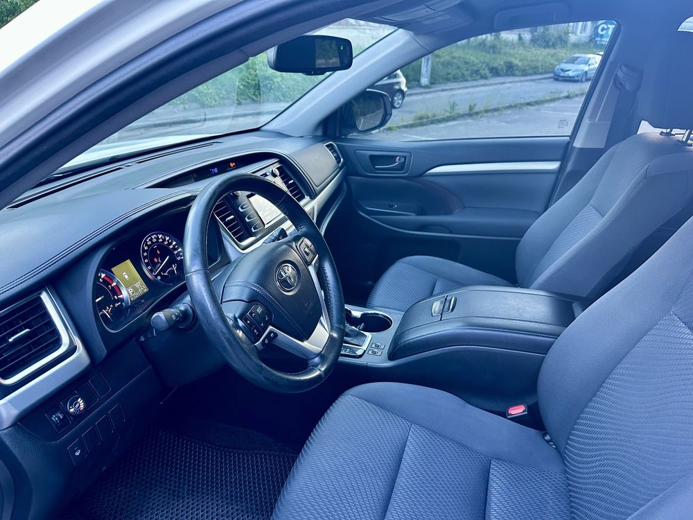 Toyota Highlander (можливий обмін на квартиру)
