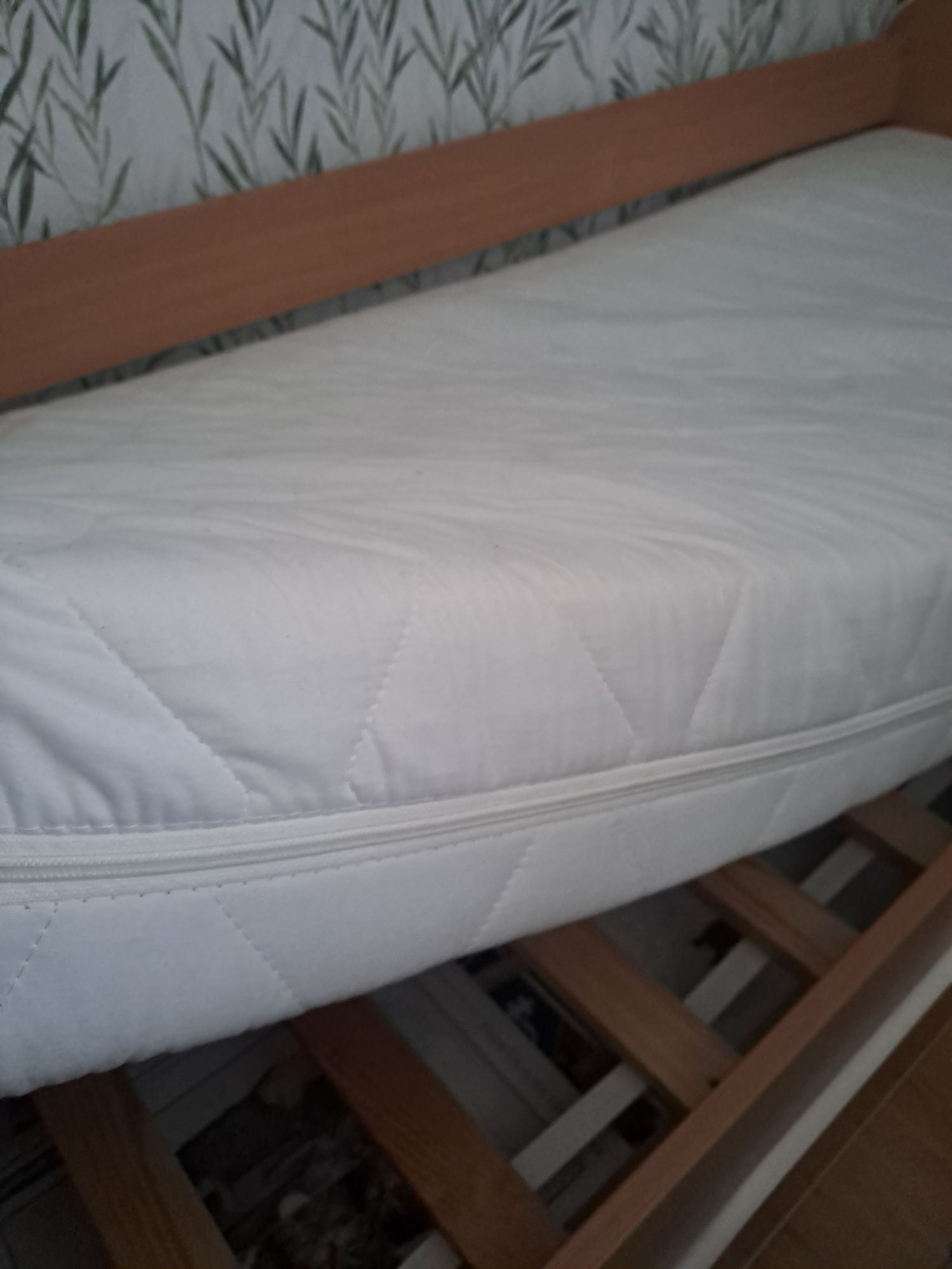 Sprzedam łóżko 80x180 z materacem bardzo dobrej jakosci