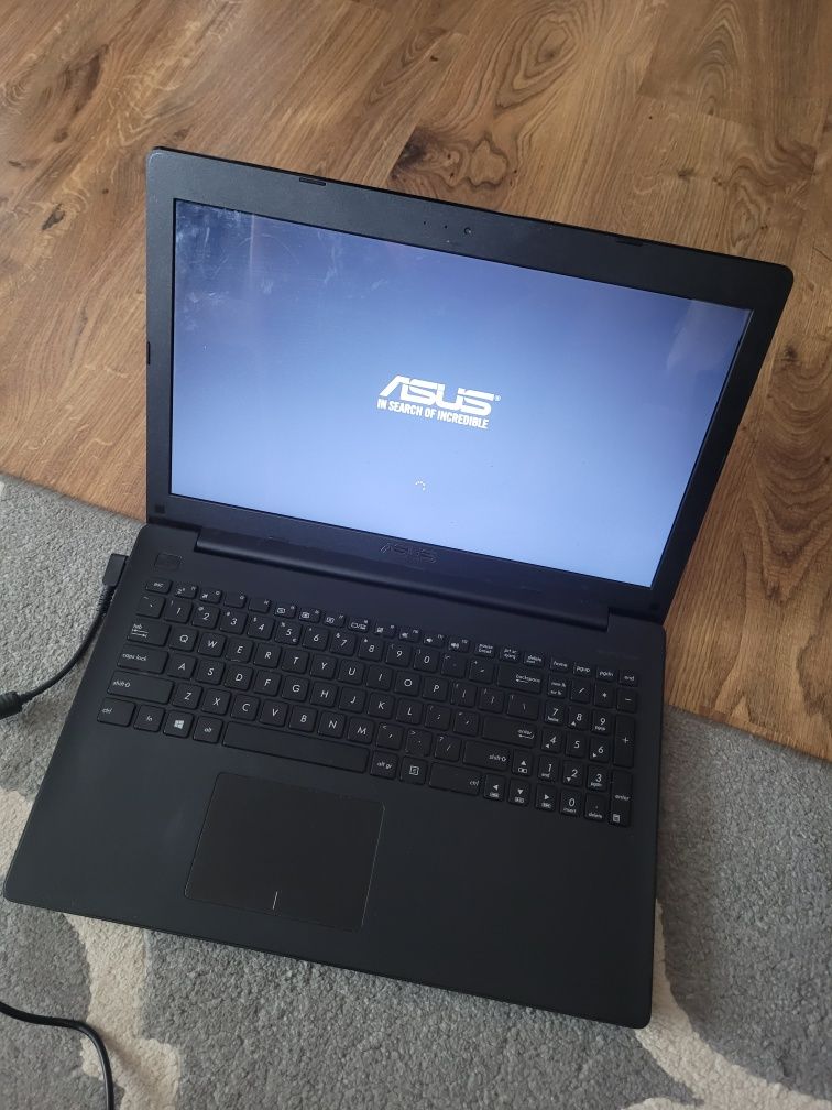 laptop ASUS model X553M
