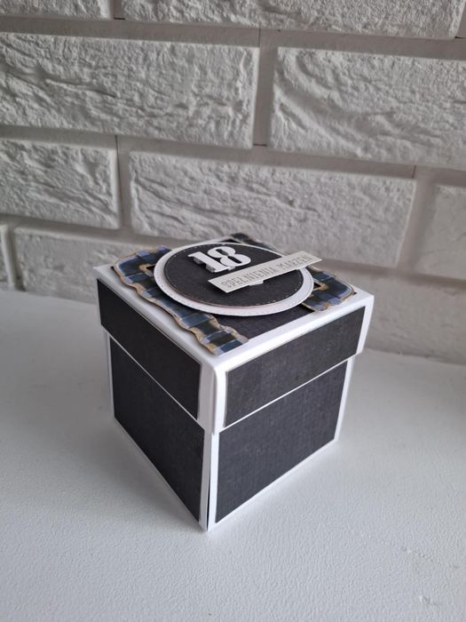 Kartka pudełko exploding box z okazji 18 urodzin osiemnastka prezent