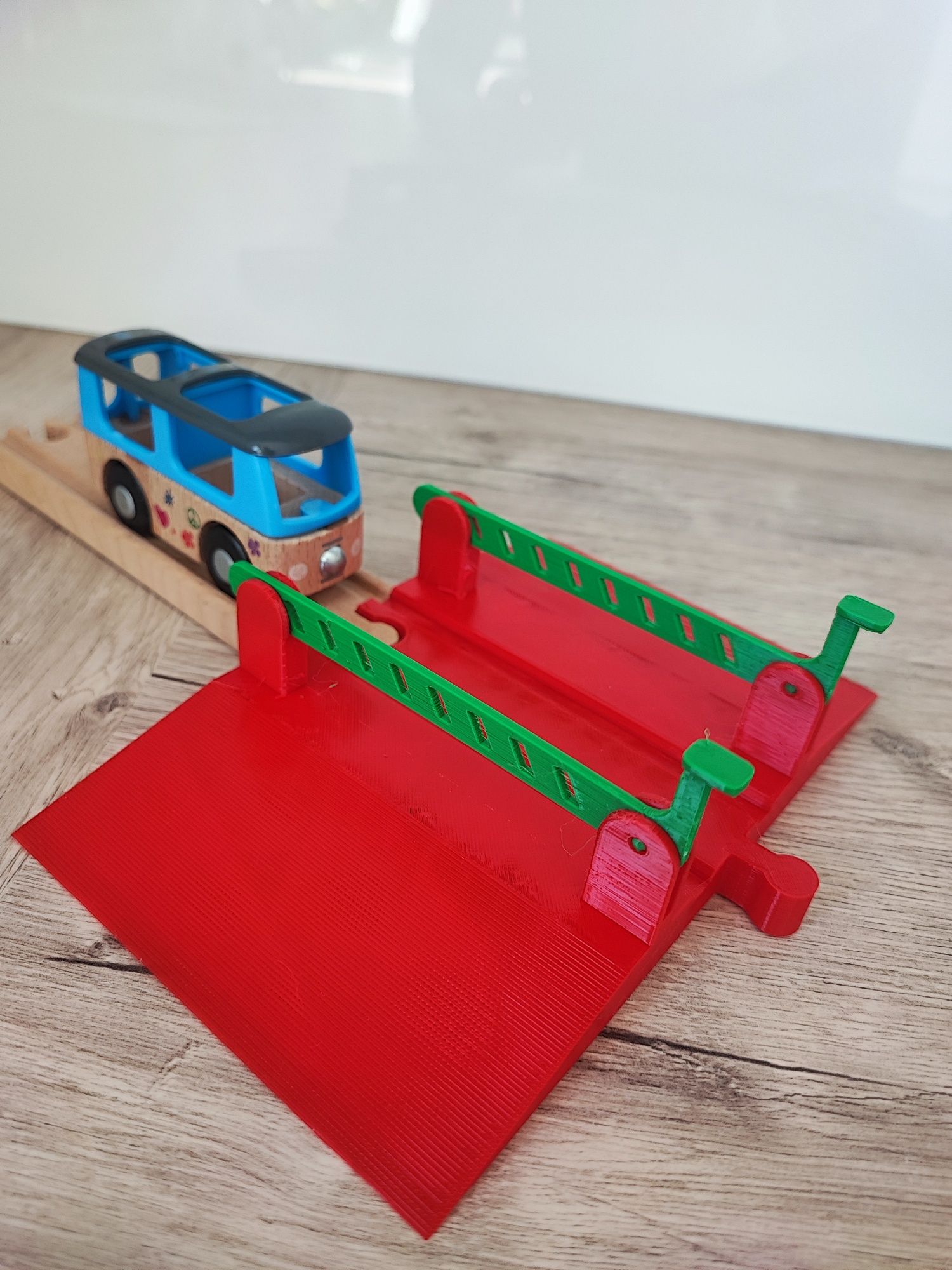 Przejazd kolejowy że szlabanem do torów drewnianych Ikea Brio Playtive