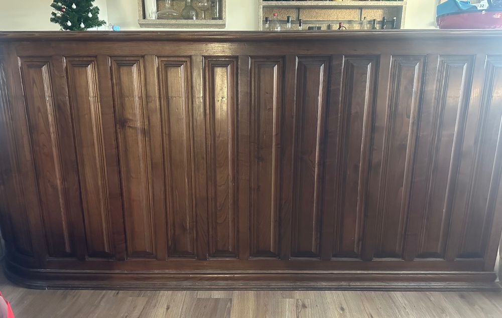 Vendo balcão em madeira maciça