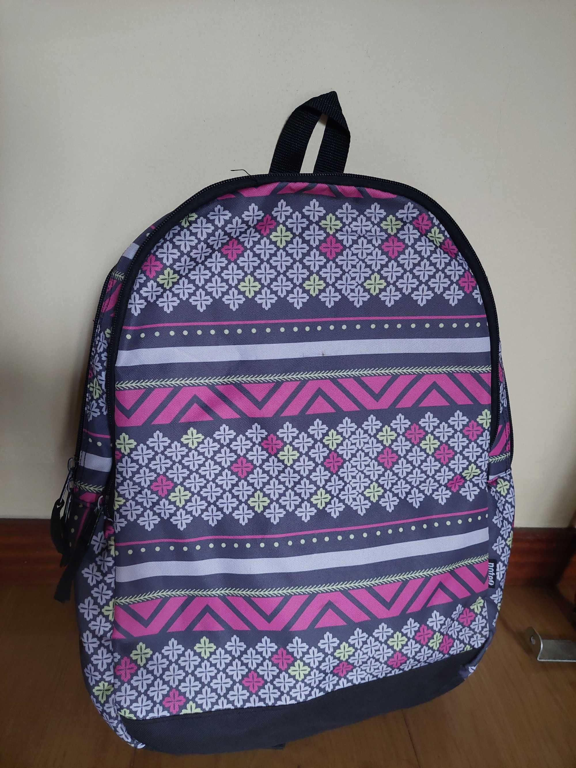 Mochila menina com bolso para computador