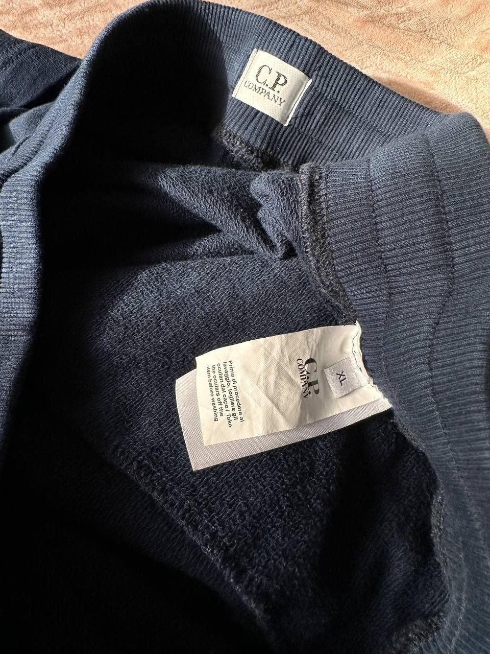 Синие мужские шорты от C.P Company, размер XL (подойдут на L)
Цена 25