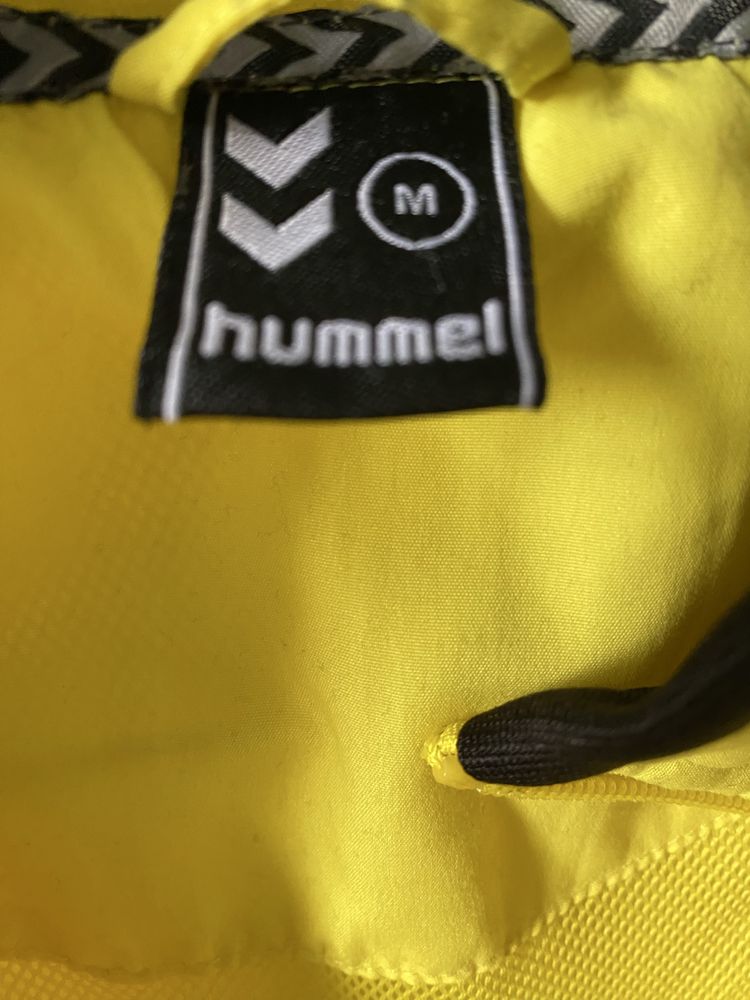 Вітровкаа Hummel