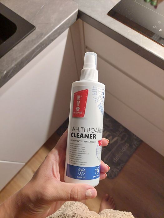 Płyn do czyszczenia tablic