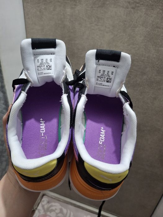 Дитячі кросівки PUMA VOYAGE  32 розмір 20,5 см білі чорні рожеві