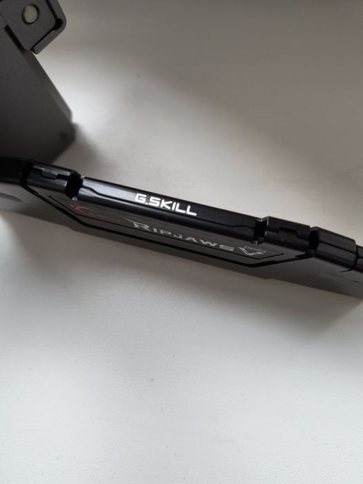 DDR4 RAM G.SKILL 16GB 3200MHz Ripjaws V (F4-3200C16D-16GVKB)