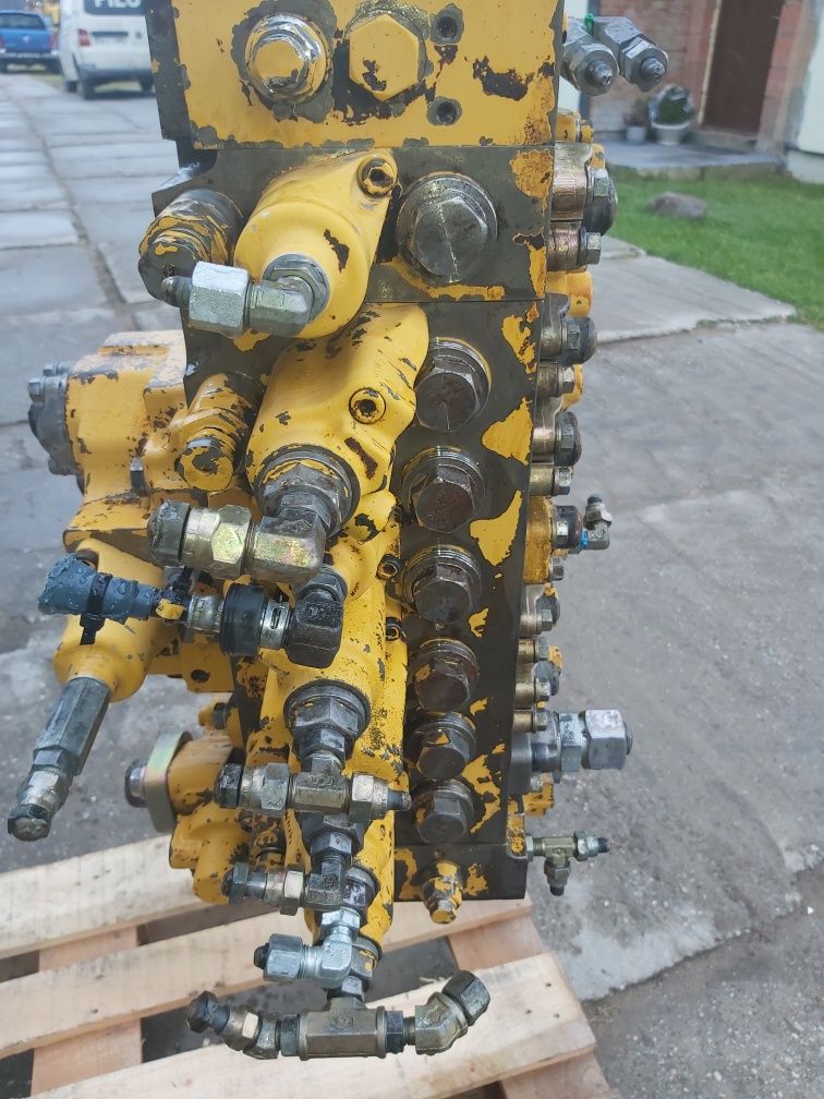 Rozdzielacz hydrauliczny komatsu pc 290-7  - części