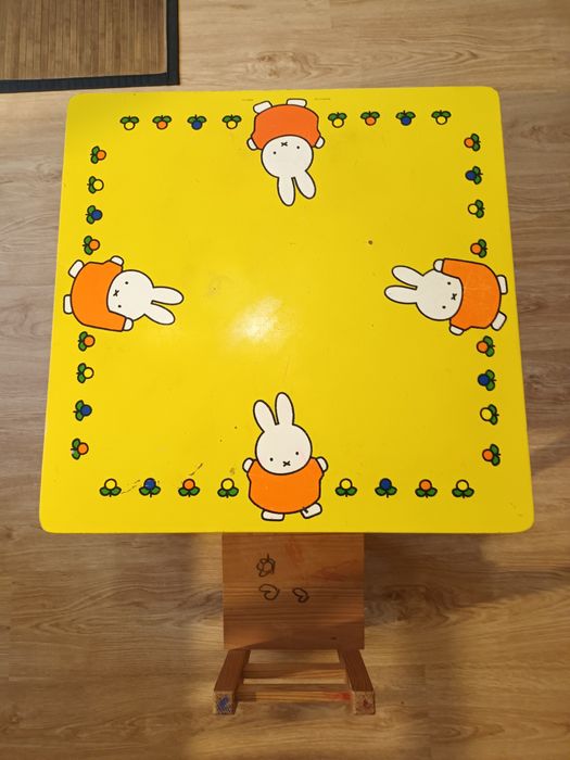 Mesa madeira Miffy e cadeira para criança