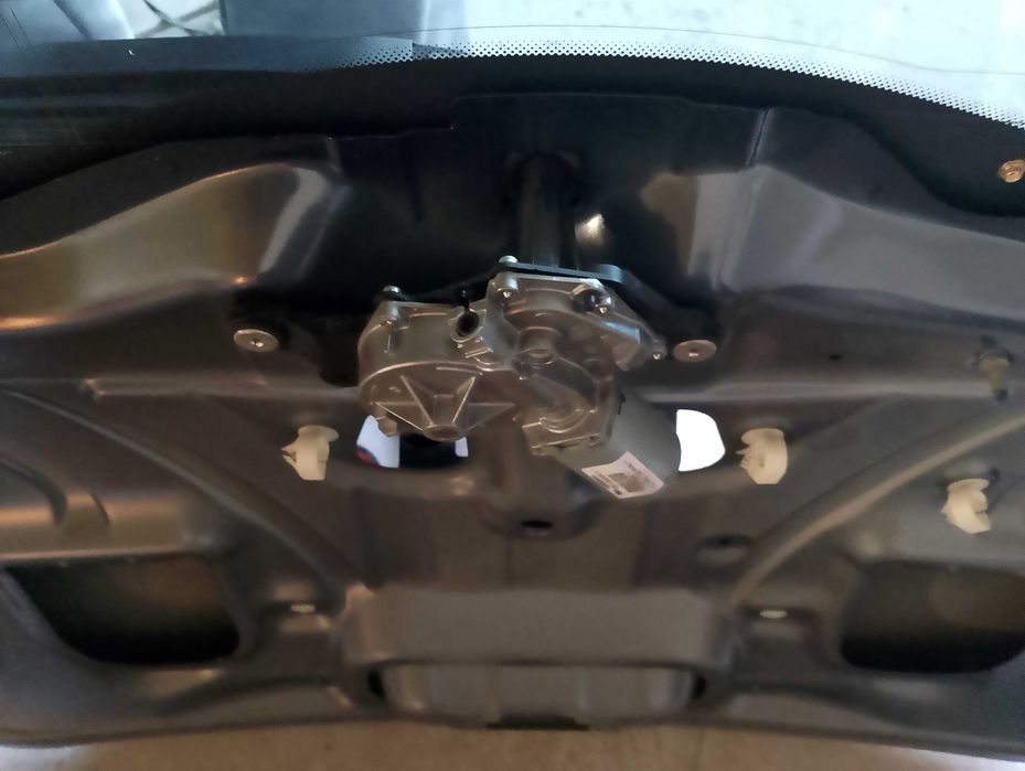 Кришка багажника ( ляда) дверка задня Renault Zoe