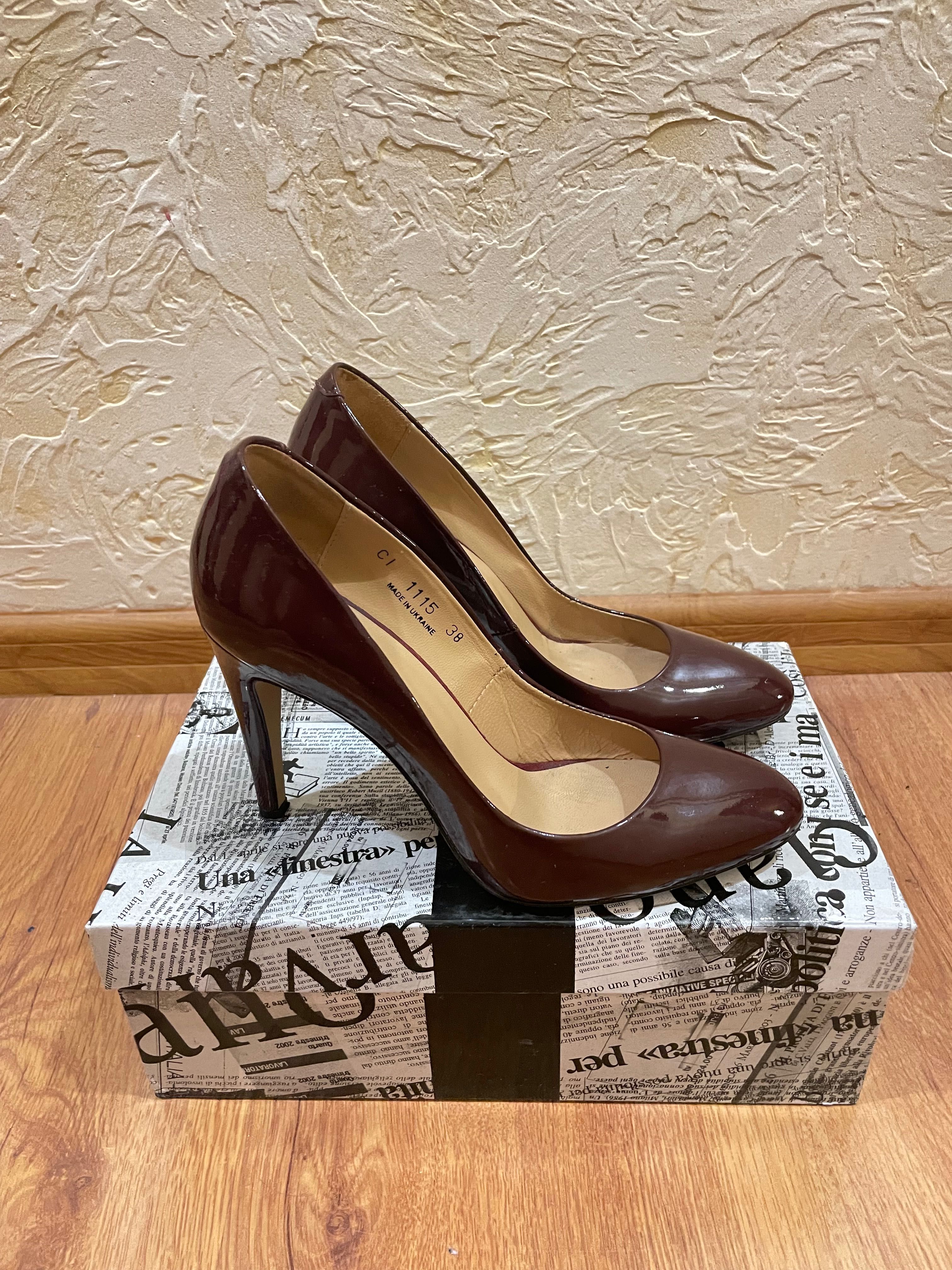 Розкішні жіночі туфлі темно-бордового кольору 38 р.