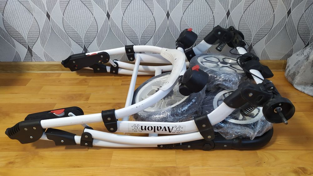 Продам коляску Avalon