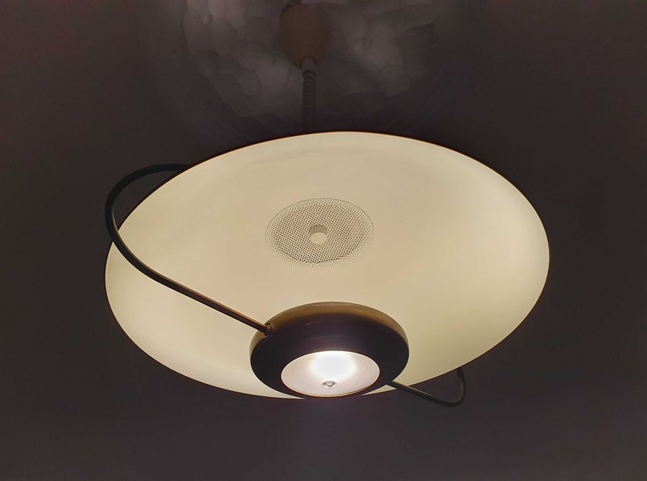 Belo Candeeiro de teto em bronze e vidro, com 57cm de envergadura
