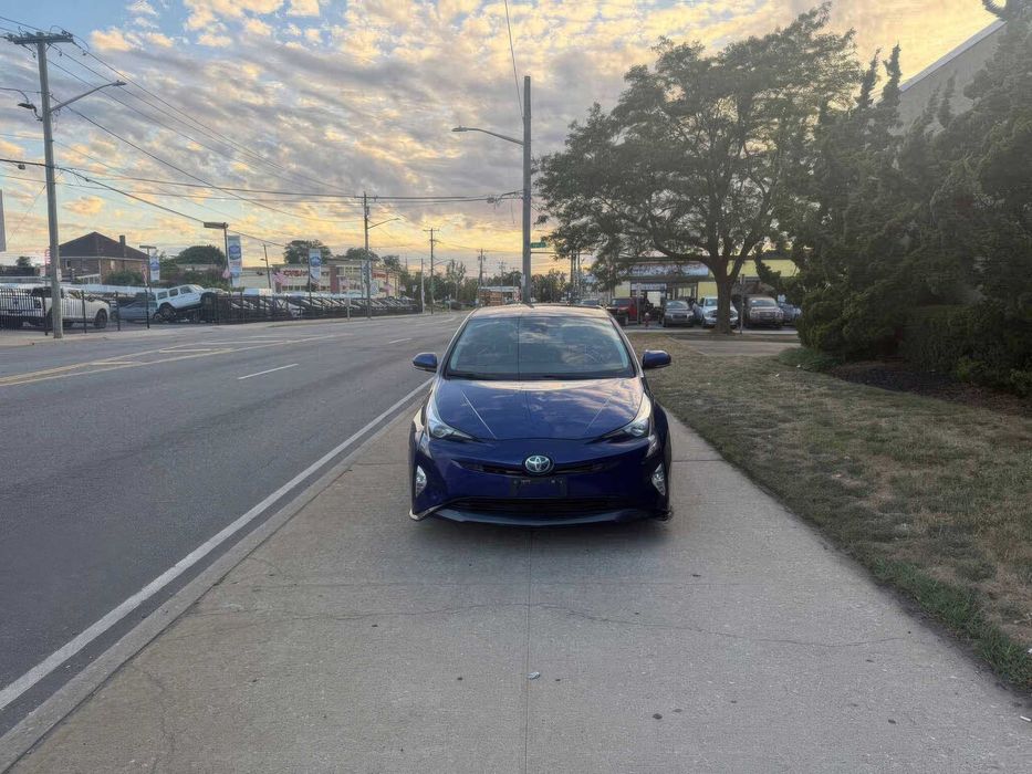 Toyota Prius Four Touring      2018