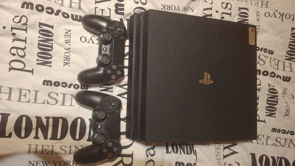 PS4 PRO 1 TB (wyczyszczony)