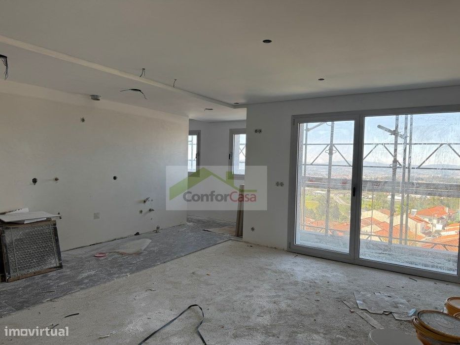 Apartamento T2 em Construção com Varanda e Garagem - Braga Centro