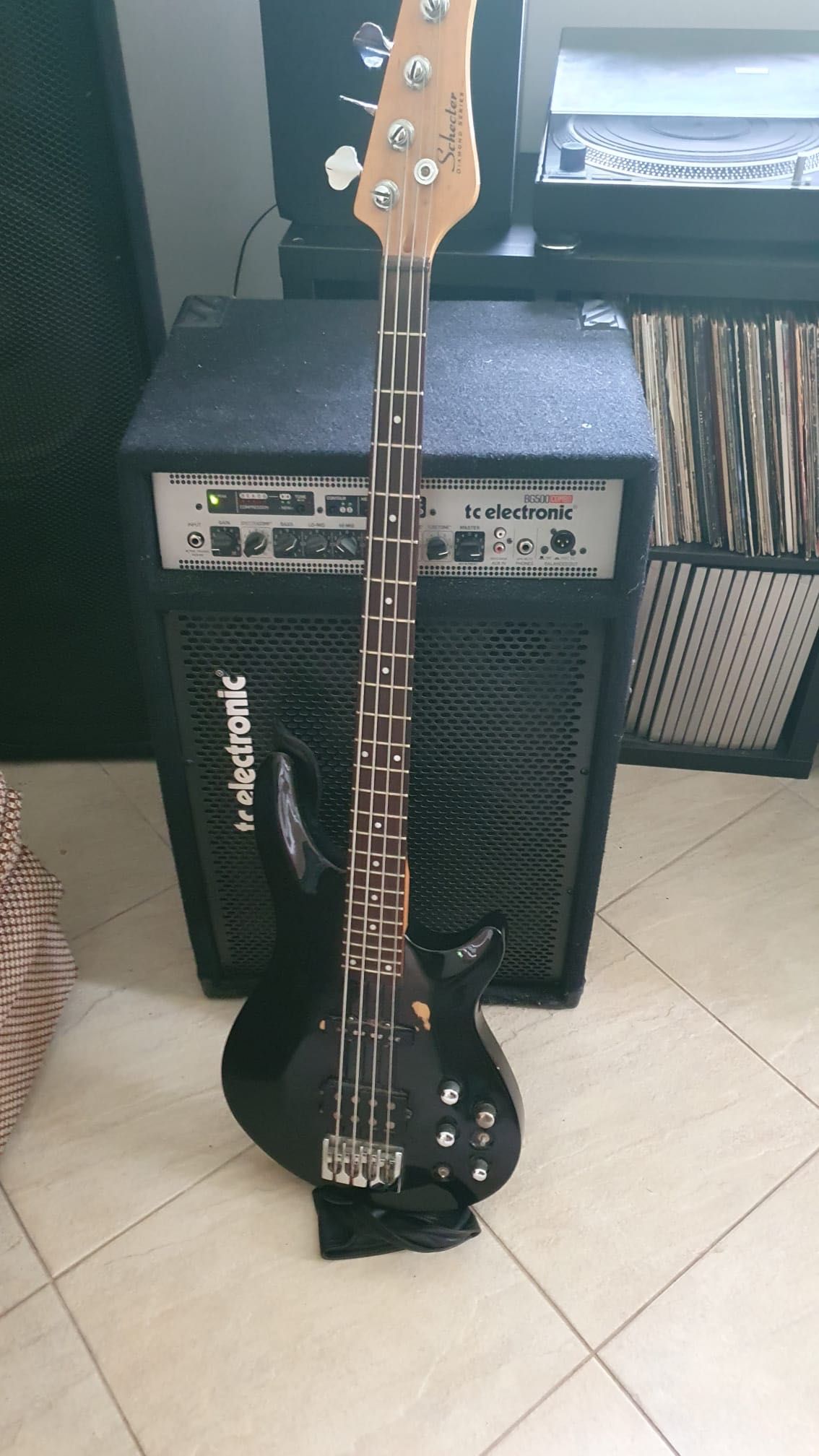 Gitara basowa aktywna Schecter diamont series