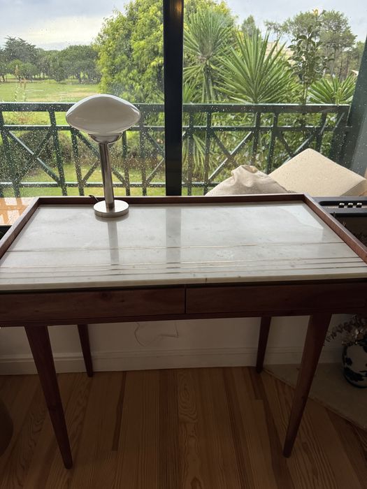 Cadeiras e mesa de jantar