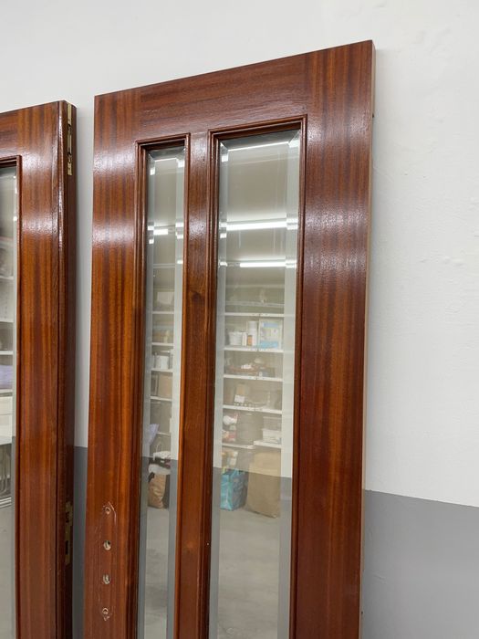 Conjunto de porta dupla de sala em bom estado