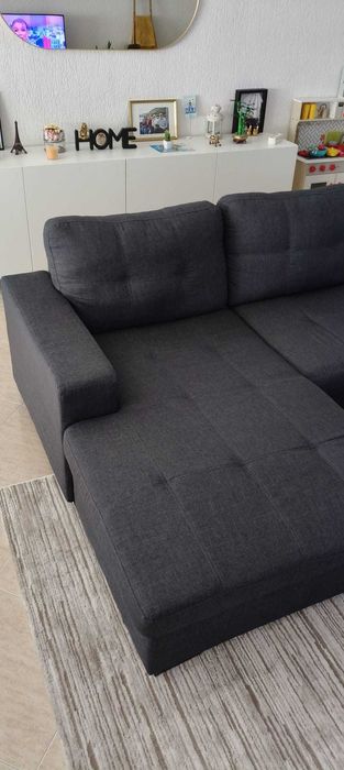 Sofá cinzento-escuro c/ chaise longue — confortável e em ótimo estado!