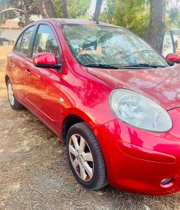 Nissan Micra Teckna 1.2cc a gasolina do ano 2011