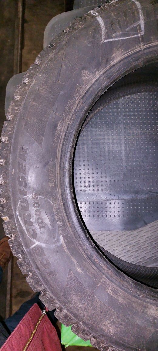 205/60 16  Зима шип Bridgestone ICE CRUISER