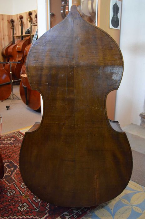 contrabaixo antigo alemão