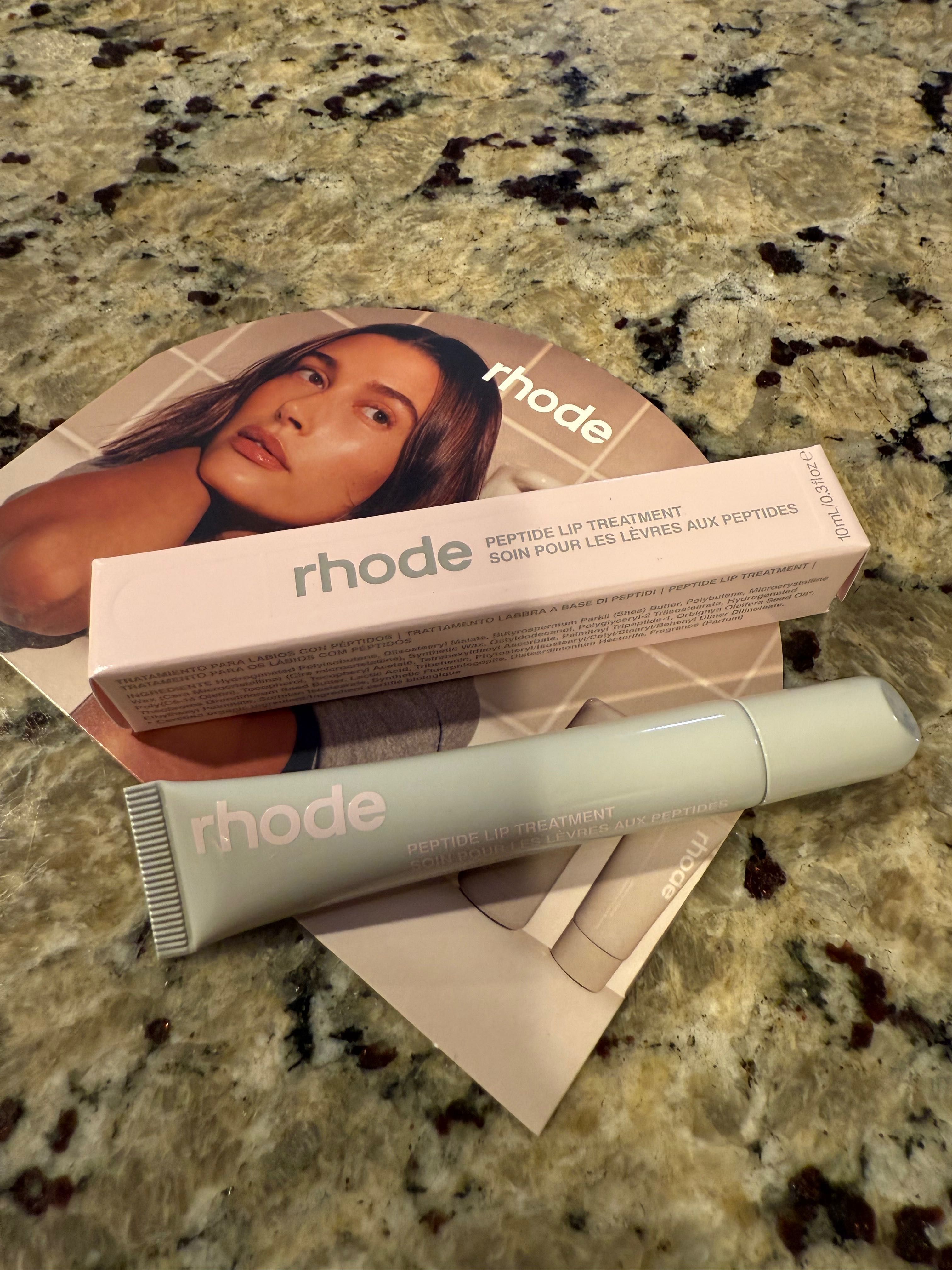 Błyszczyk Peptide Lip Tint / Peptide Lip Treatment firmy RHODE