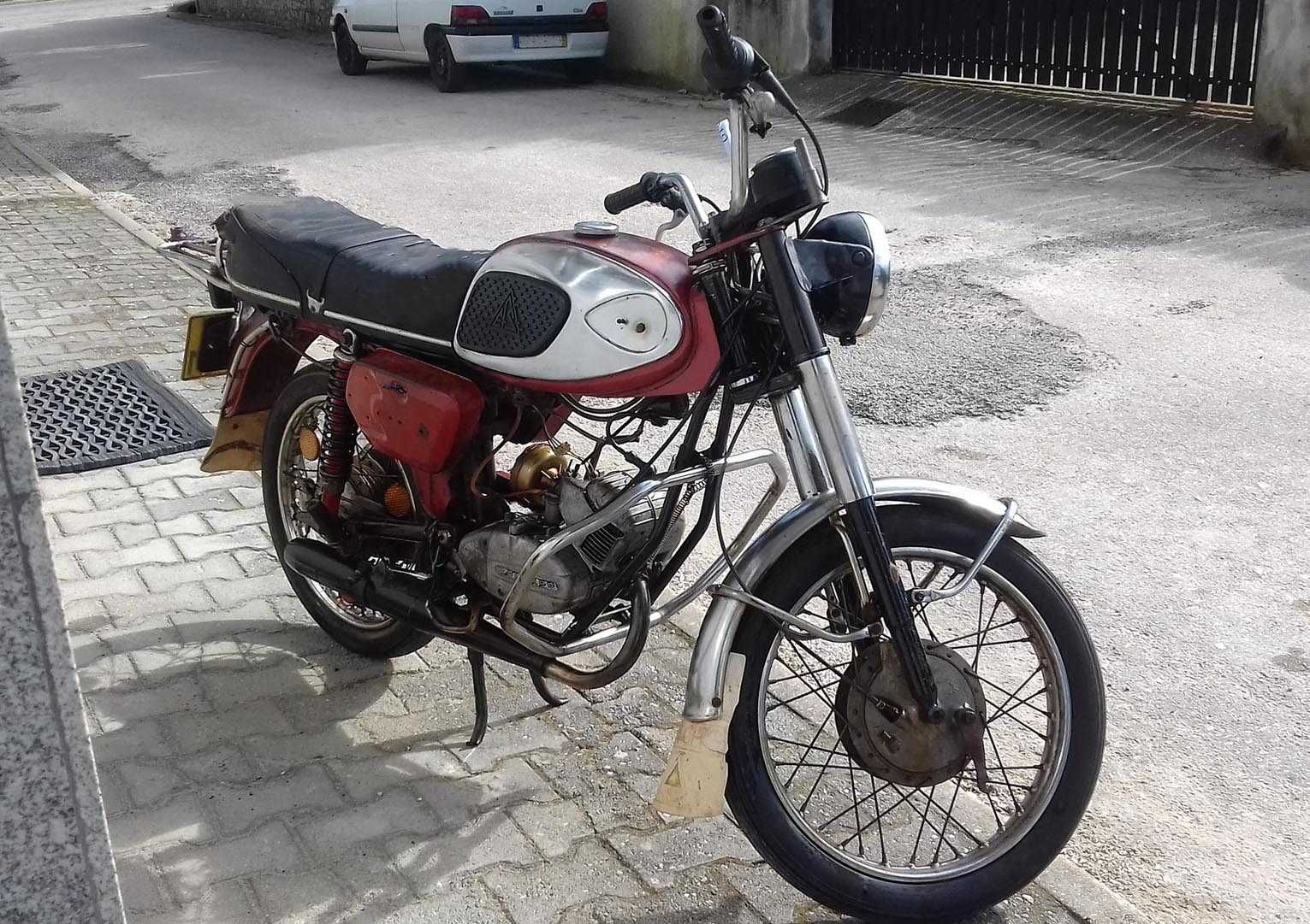 Moto Dunia Efs, motor Zundapp