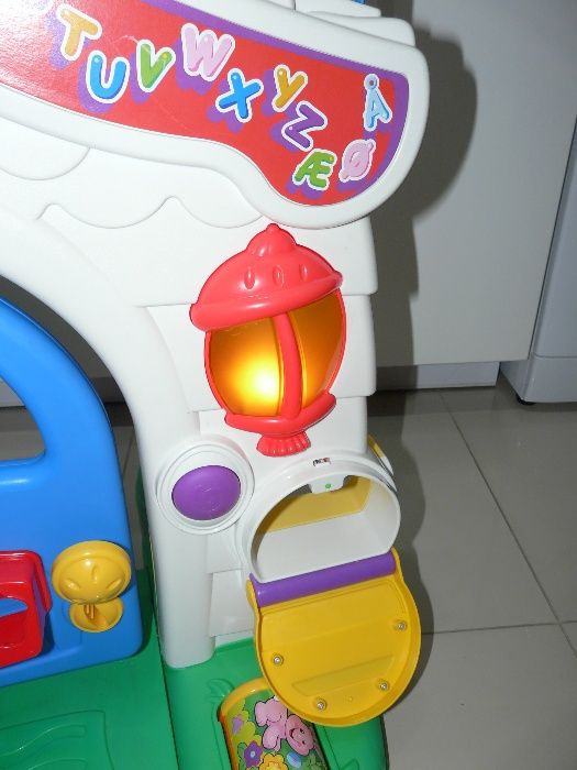 Edukacyjny domek malucha Fisher Price szczeniaczek