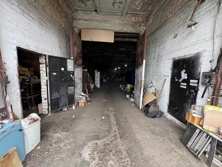 Комерційне приміщення під склад/виробництво в мікрорайоні "Зелений"