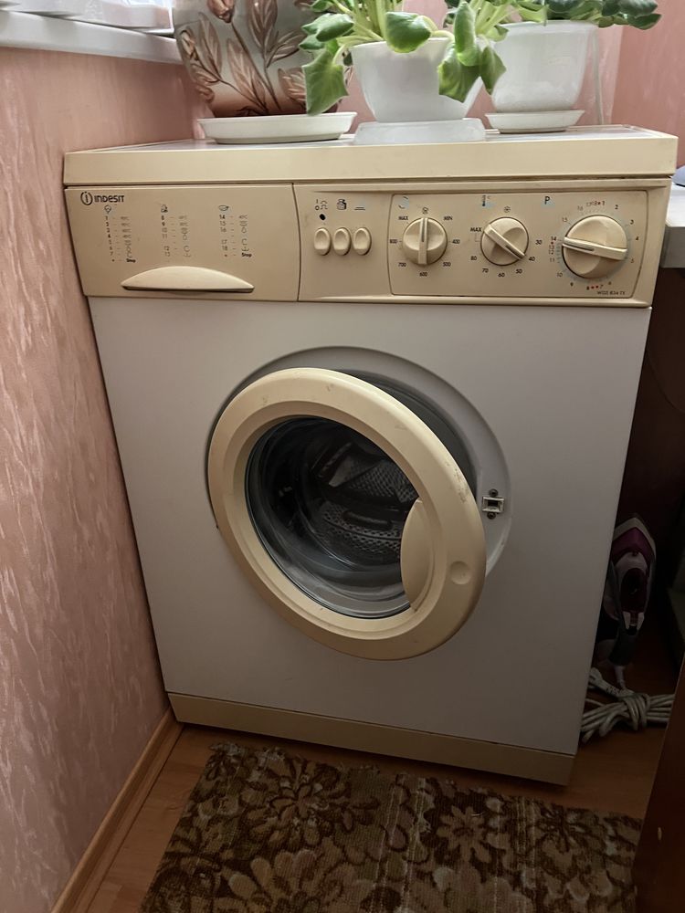 Стеральная машинка indesit