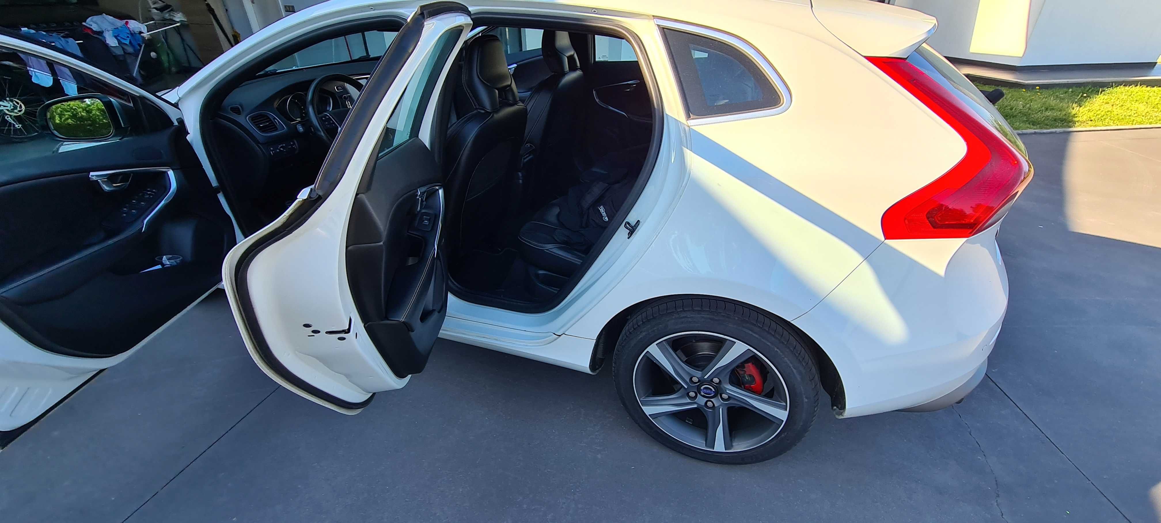Volvo v40 d2 versão R DESIGN