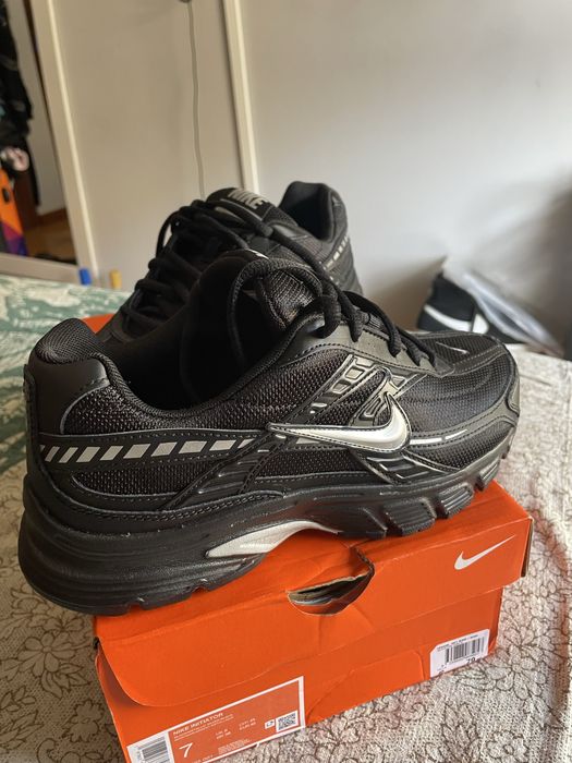 Nike initiador black