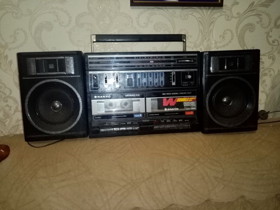 Магнитофон Sanyo