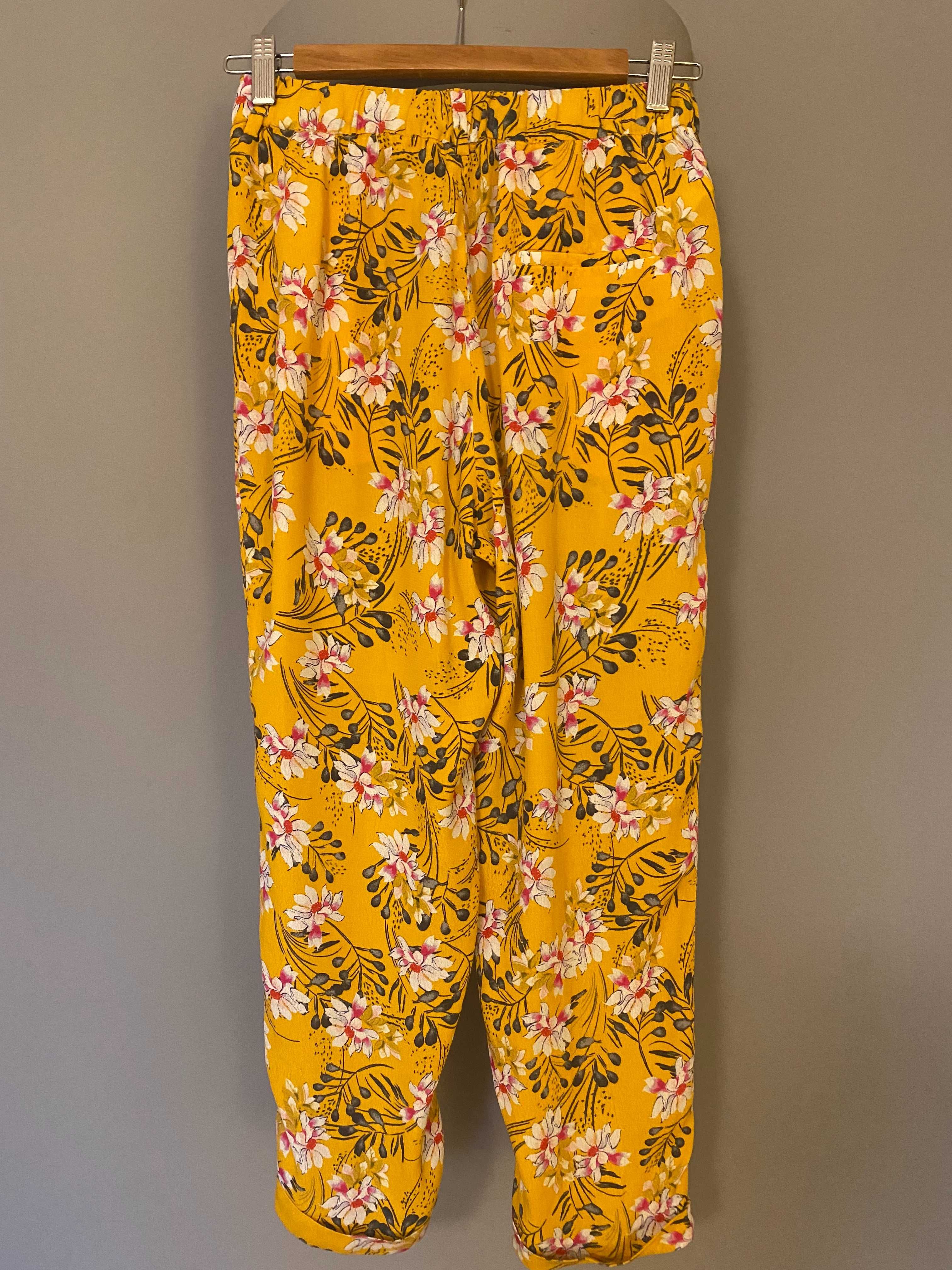 Letnie spodnie w kwiaty Mango