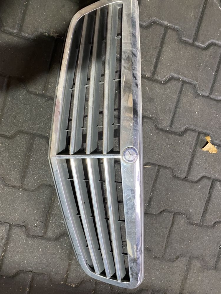 Mercedes w204 lift grill antrapa