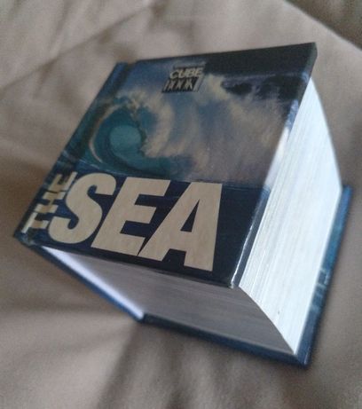 The Sea - Cube Book / O Mar - Livro Cubo